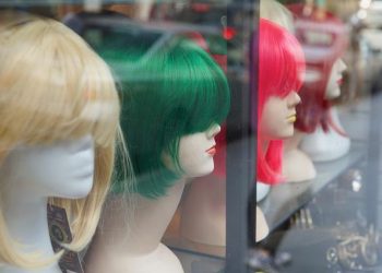 choosing colored wigs