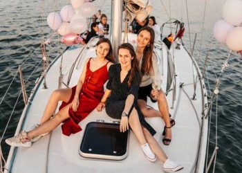 Saturday Night at Sea: How to Plan an Epic Yacht Party