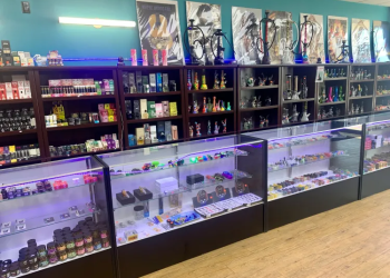 Online Head Shops vs Physical Retailers