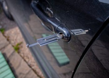 How Do You Choose the Best Automotive Locksmith?