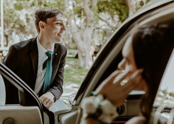 How to Create a Picture-Perfect Prom Setup: From Decor to Dresses