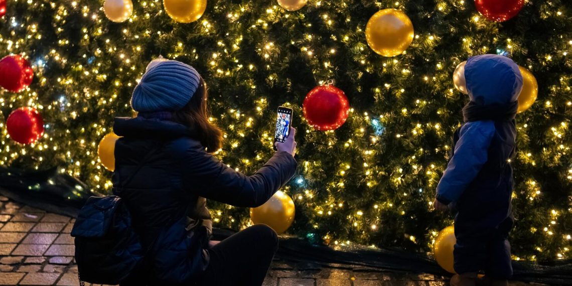 Bring Holiday Cheer with Valley Christmas Lights in Glendale, AZ