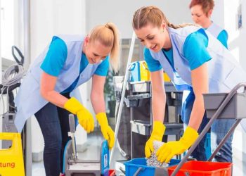 The Cleaning Supply Starter Pack Everyone Must Have at Their Homes