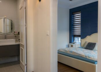 Bed-to-Bathroom Path