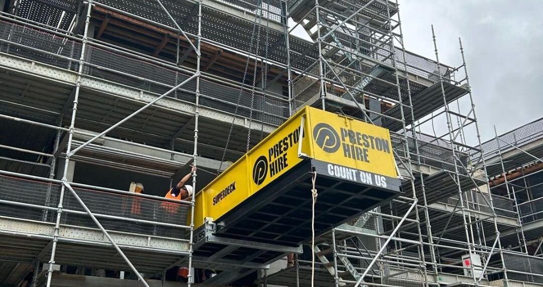 Understanding the Benefits of Loading Platform Hire for Construction Projects
