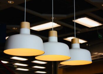 The Pendant Light Colour Trend That Can Instantly Transform a Plain Room