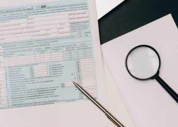 Why NRIs prefer NRE accounts for managing overseas earnings