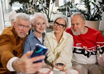 How Independent Living Can Help Seniors Build New Friendships