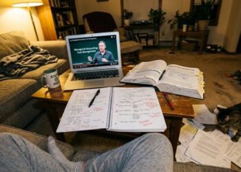 Why Online Accounting Classes Feel Harder Than Traditional Courses